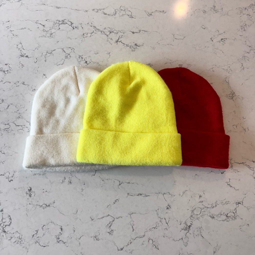 AMERICAN APPAREL BEANIES X3